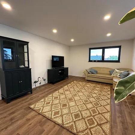 Neue Helle 4 Zimmerwohnung Mit Tiefgaragenparkplatz アパート *