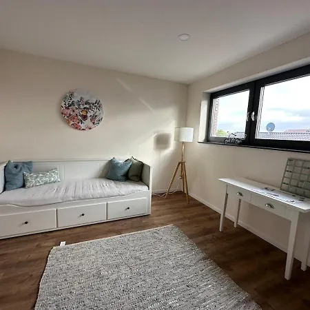 Neue Helle 4 Zimmerwohnung Mit Tiefgaragenparkplatz アパート バート・フリードリヒスハル