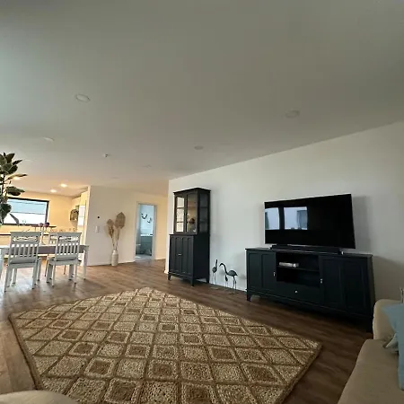 Neue Helle 4 Zimmerwohnung Mit Tiefgaragenparkplatz アパート *