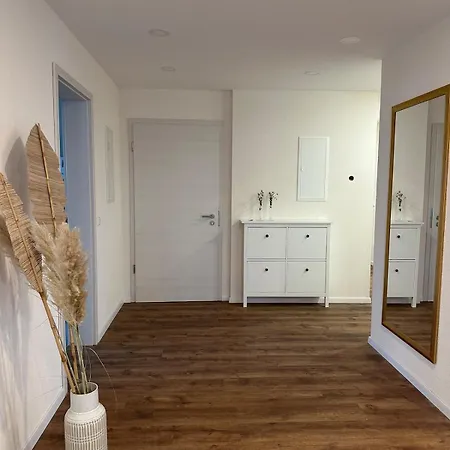 Neue Helle 4 Zimmerwohnung Mit Tiefgaragenparkplatz アパート *