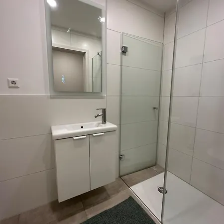 アパート Neue Helle 4 Zimmerwohnung Mit Tiefgaragenparkplatz *