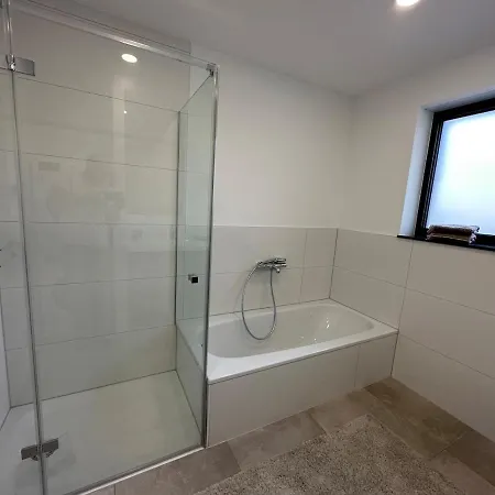 アパート Neue Helle 4 Zimmerwohnung Mit Tiefgaragenparkplatz *